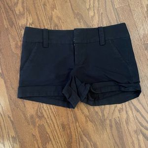 Alice + Olivia Black Cady Cuff Short Shorts
Size 6 Black Classic Minimal